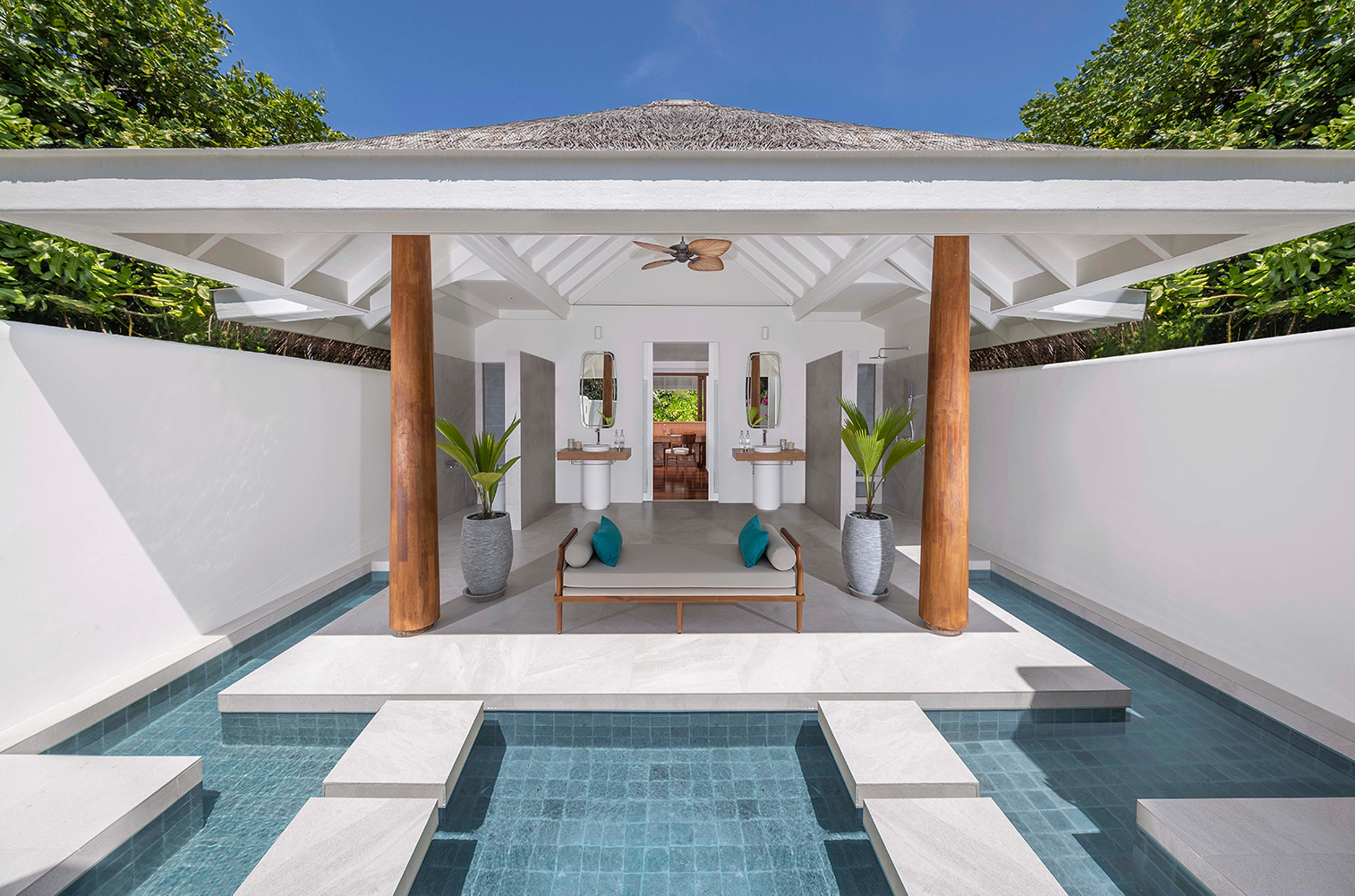 Anantara Kihavah - Guest Room Two Bedroom Beach Pool Residence Bathroom Pond