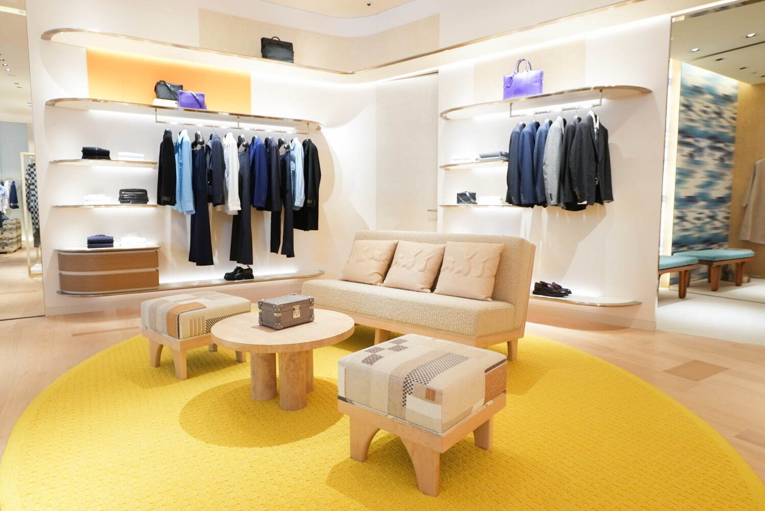 curiosity: louis vuitton ginza namiki dori store