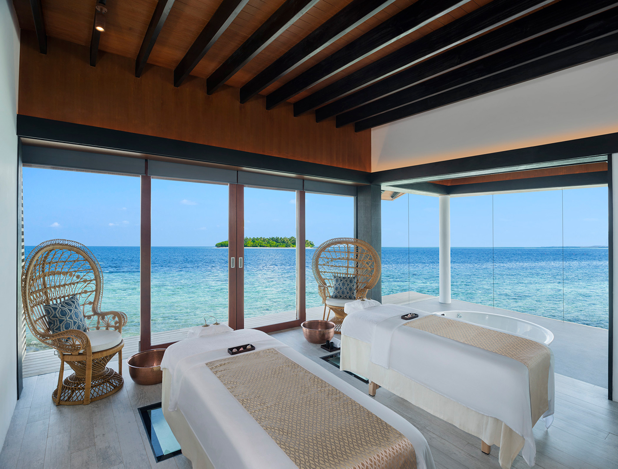 The Westin Maldives Miriandhoo Resort -Heavenly Spa by WestinTM - Suite with Jacuzzi
