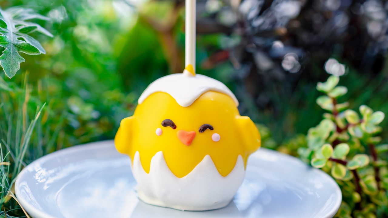 Yellow baby chick candy apples at Marceline’s Confectionery (Photo: © Disney)