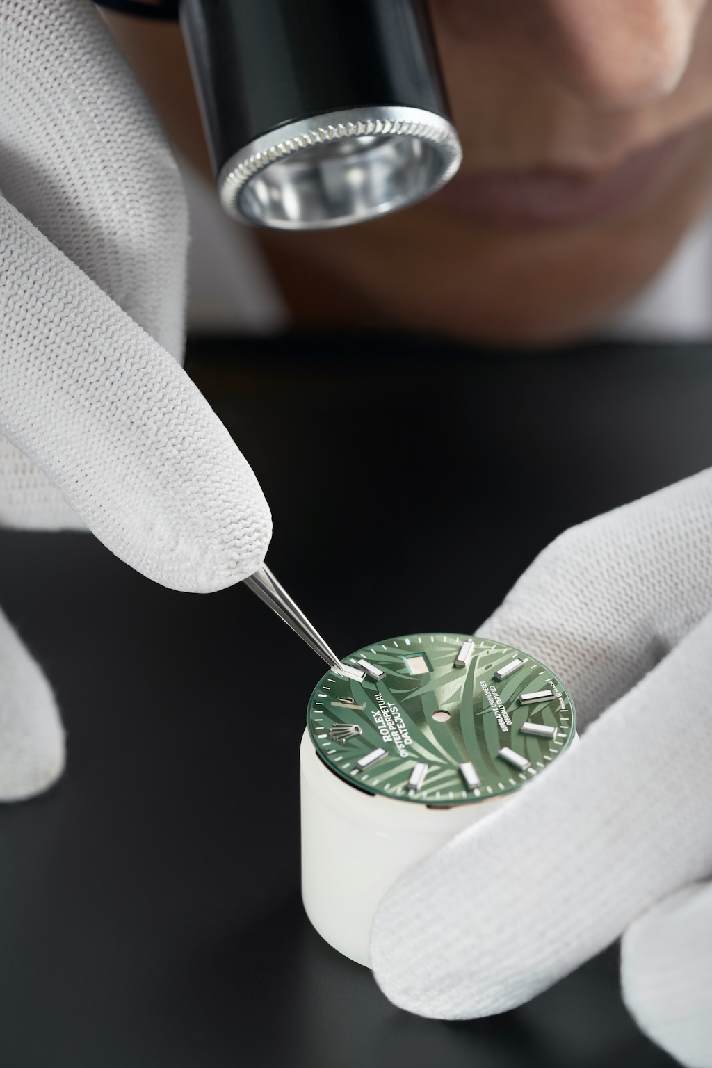 Appliques of the Rolex Datejust 36-setting up the appliques on the dial of the datejust 36