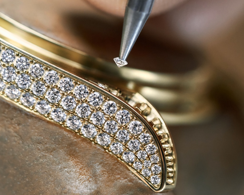 2021 Rolex Oyster Perpetual Day-Date 36 Gem setting. Setting diamonds into the watch case.