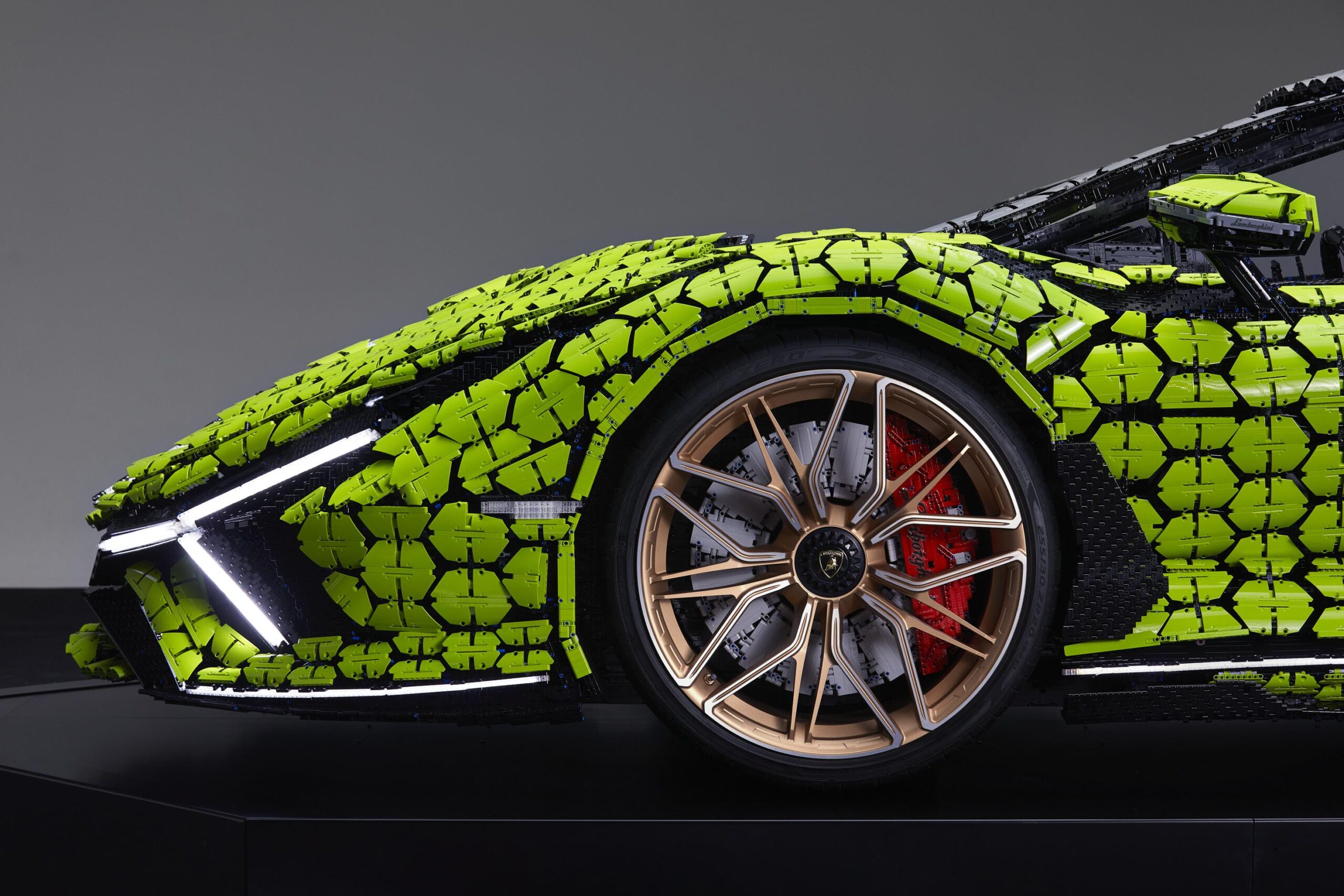 LEGO x Lamborghini Sián FKP 37 