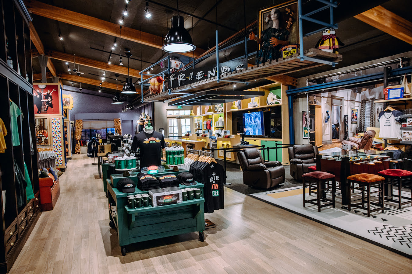 Central Perk Café and the Friends boutique at Warner Bros. Studio Tour Hollywood