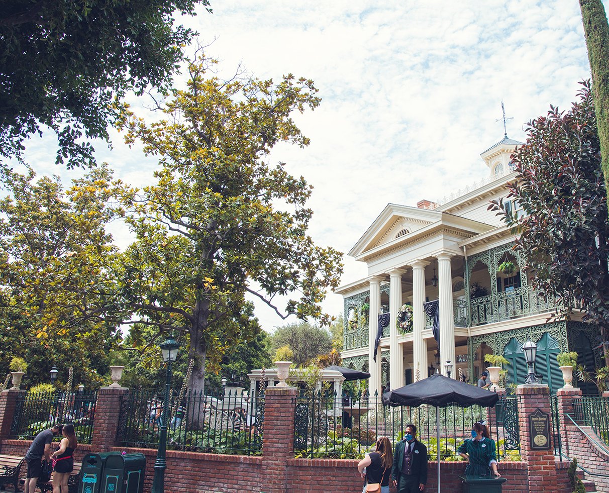 2021 Disneyland Haunted Mansion (Julie Nguyen/SNAP TASTE®)