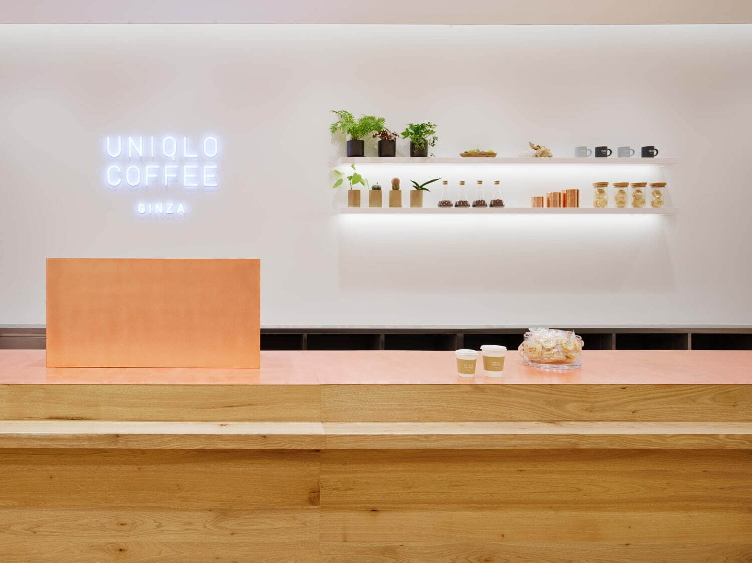 UNIQLO’s global flagship store in Ginza - UNIQLO COFFEE