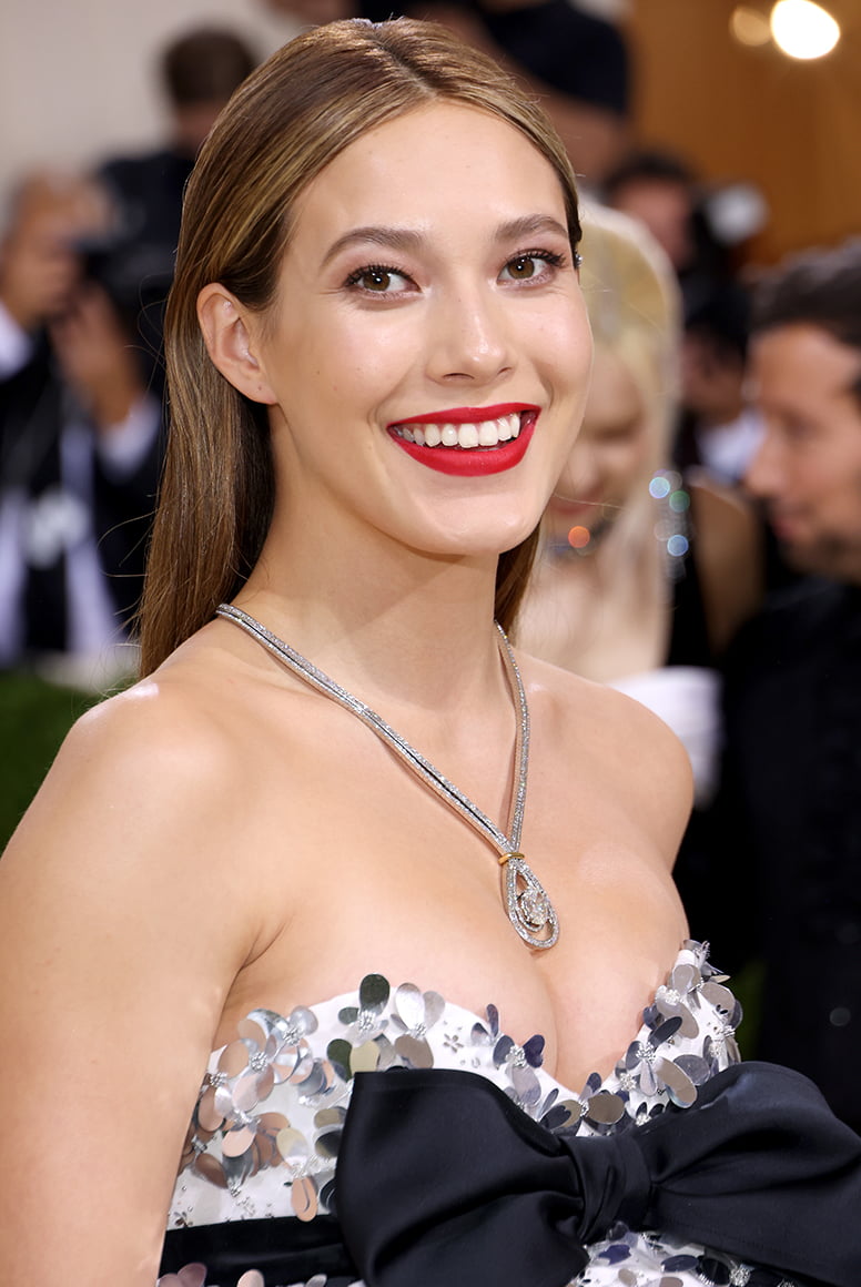 Eileen Gu wearing Tiffany & Co. at the 2021 Met Gala. - Tiffany