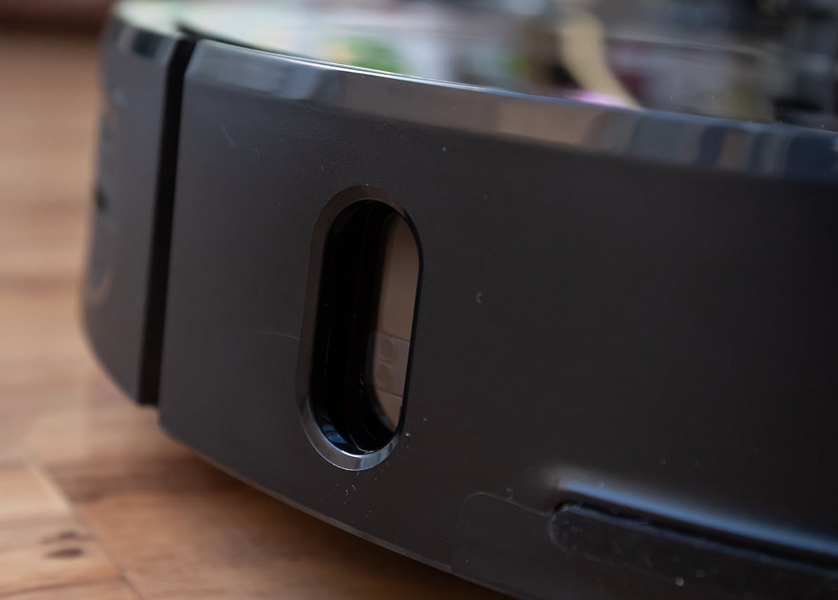 AIRROBO T10+ (Photo: Julie Nguyen/SNAP TASTE)