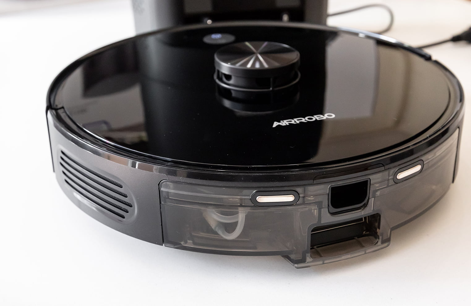 AIRROBO Robot Vacuum Cleaner T10+ (Photo: Julie Nguyen/SNAP TASTE)