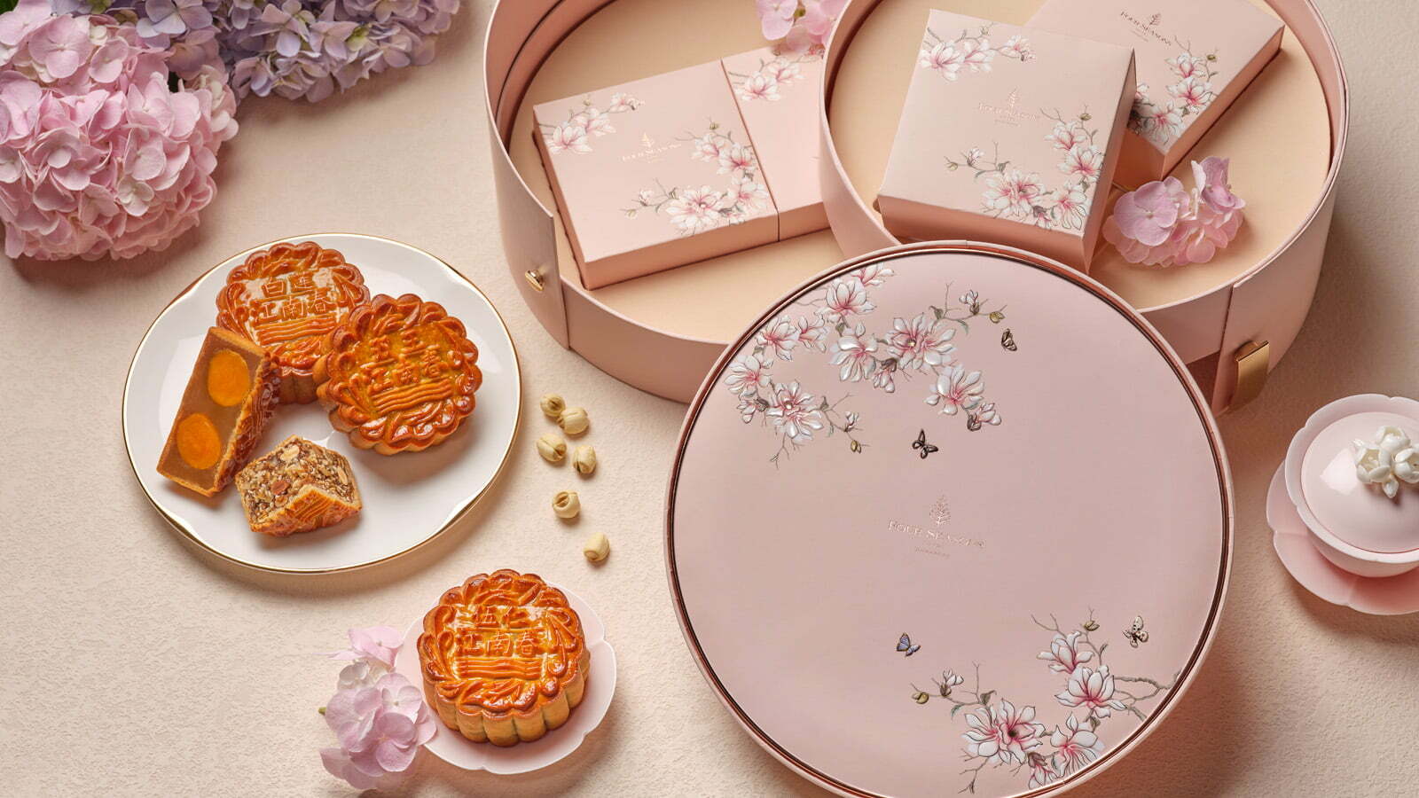 2022 Mooncakes from Jiang-Nan Chun at Four Seasons Hotel Singapore