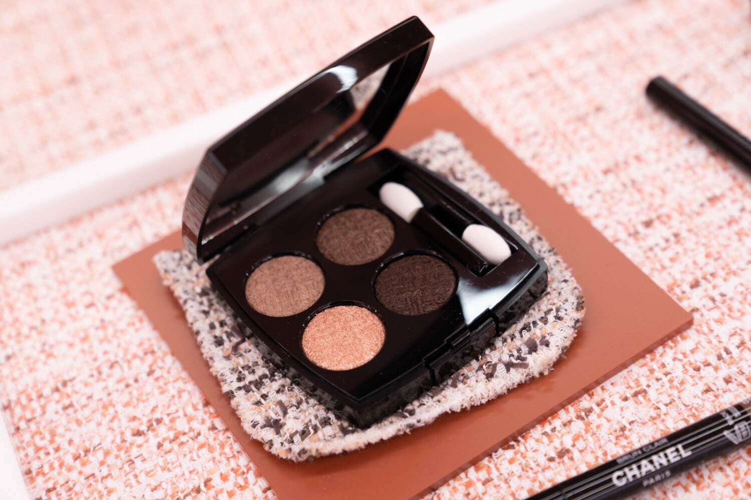 CHANEL Les 4 Ombres Tweed