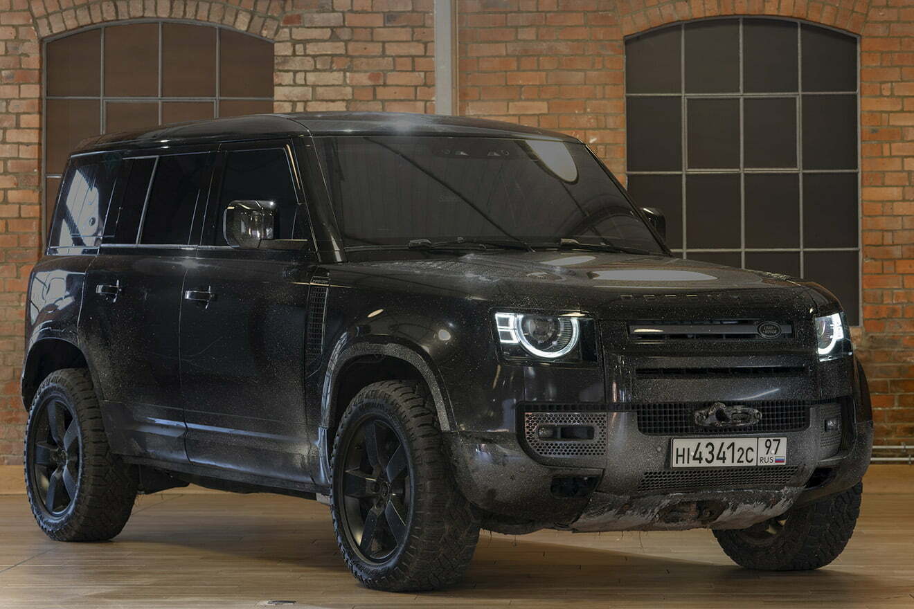 NO TIME TO DIE (2021) A PRE-PRODUCTION LAND ROVER DEFENDER 110 NO TIME TO DIE STUNT CAR