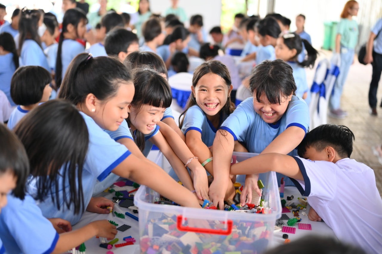 Build the Change event at LEGO Factory in Vietnam
