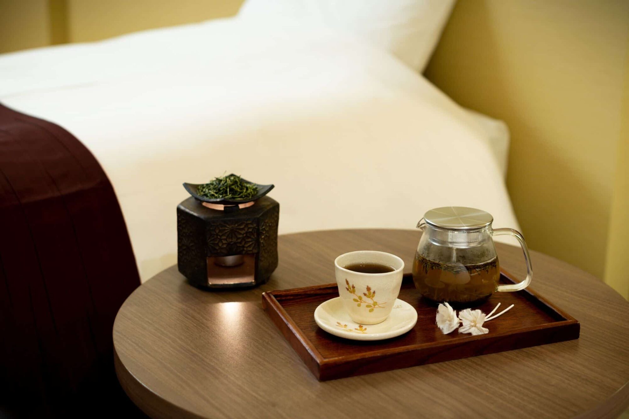 At night, drink Hojicha, which has a highly relaxing effect, to warm your body