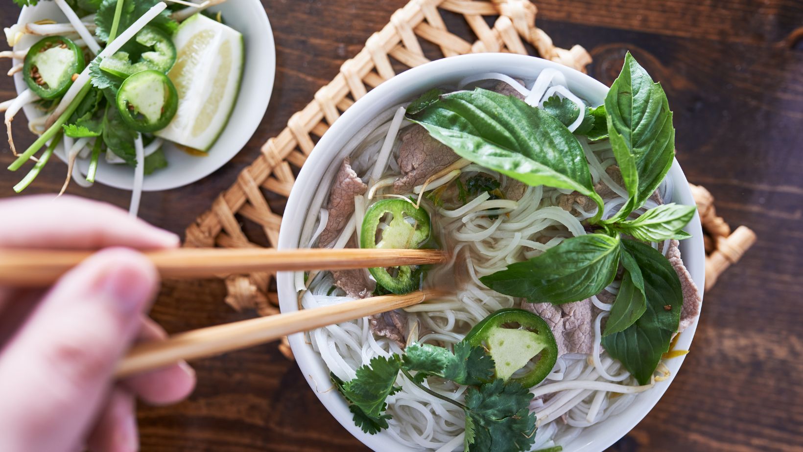 SNAP TASTE Phở The Comforting and Flavorful Vietnamese Noodle Soup