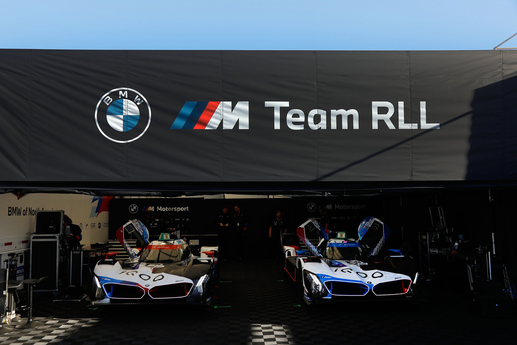 Sebring (USA), 15th to 18th March 2023. BMW M Motorsport, IMSA WeatherTech SportsCar Championship, Twelve Hours of Sebring, BMW M Team RLL, #25 BMW M Hybrid V8, Connor De Phillippi (USA), Nick Yelloly (GBR), Sheldon van der Linde (RSA) and #24 BMW M Hybrid V8, Philipp Eng (AUT), Augusto Farfus (BRA), Marco Wittmann (GER), GTP class.