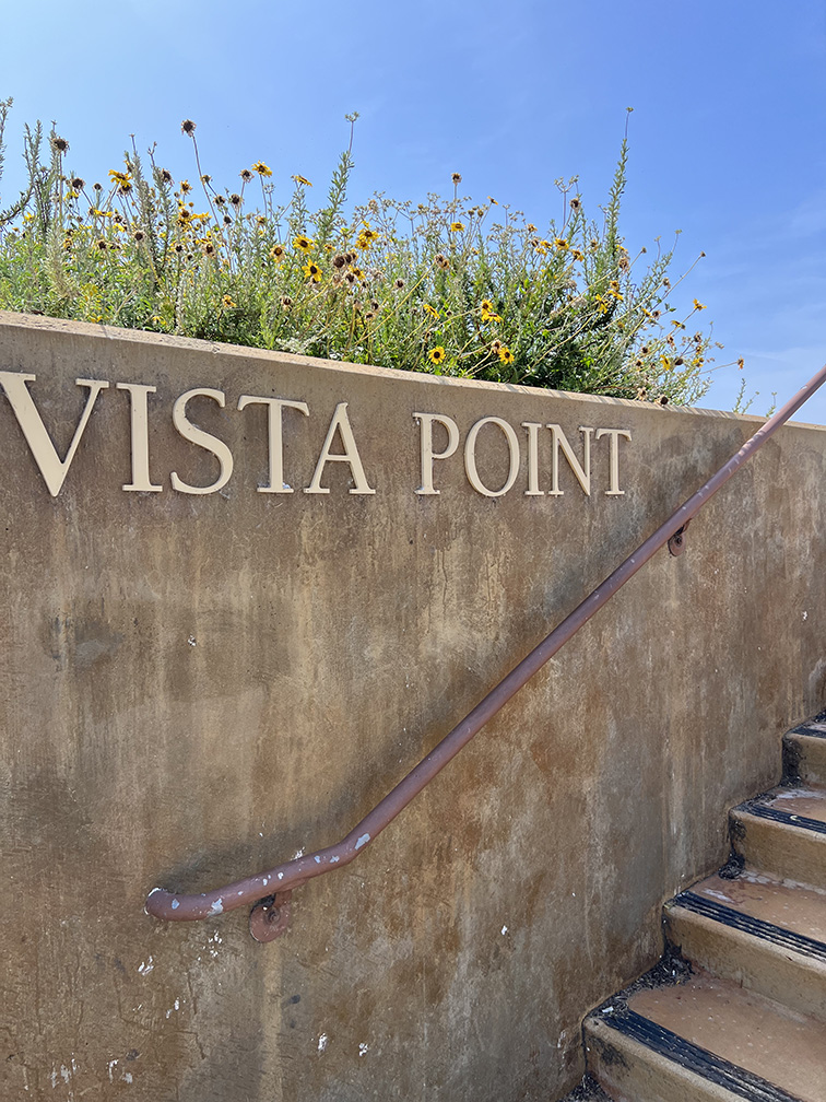 Vista Point - Mountains to Sea Trail & Bikeway in Newport Beach, California (Photo by Julie Nguyen)