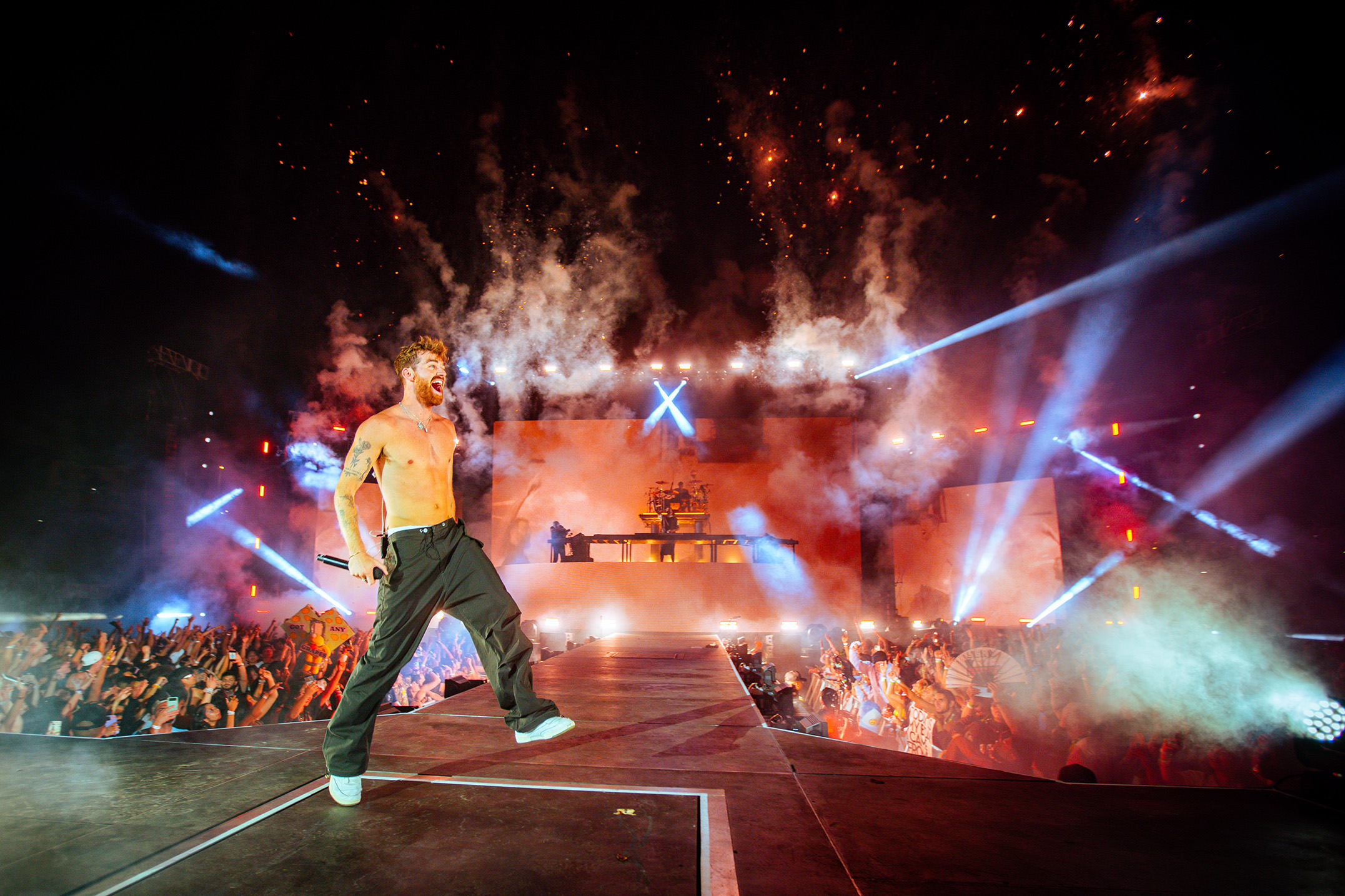 SNAP TASTE RecordBreaking Debut The Chainsmokers’ “The Party Never