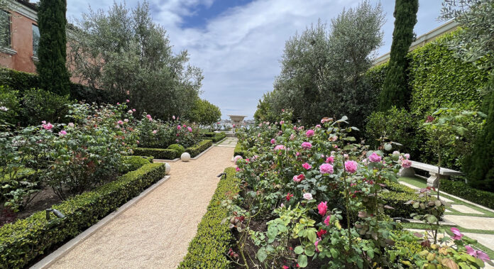Rose Garden - Harbor Island in Newport Beach, California (Photo by Julie Nguyen)