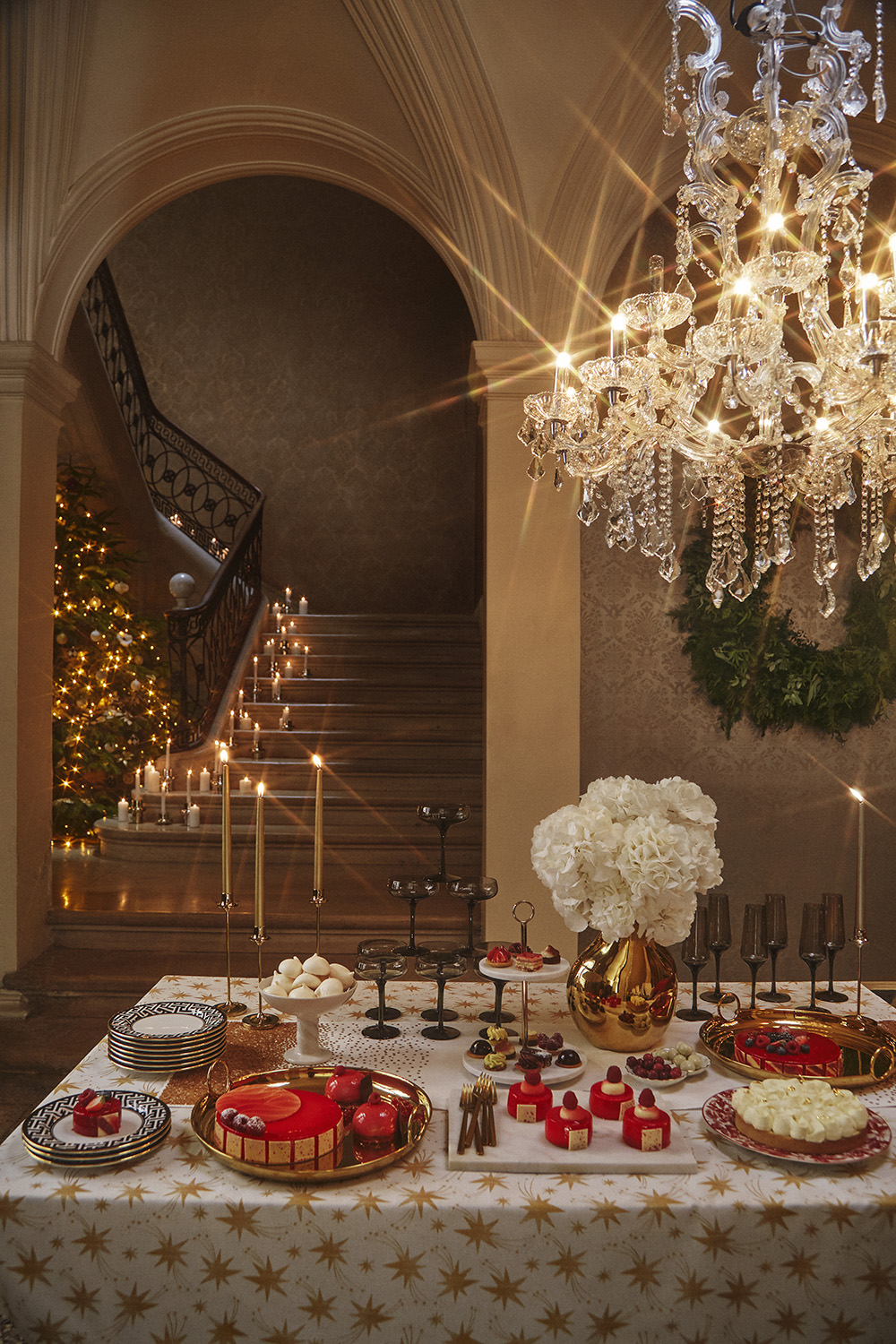 H&M HOME's Guide to a Royal Holiday Table Setting