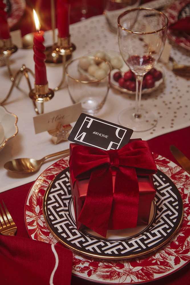 H&M HOME's Guide to a Royal Holiday Table Setting