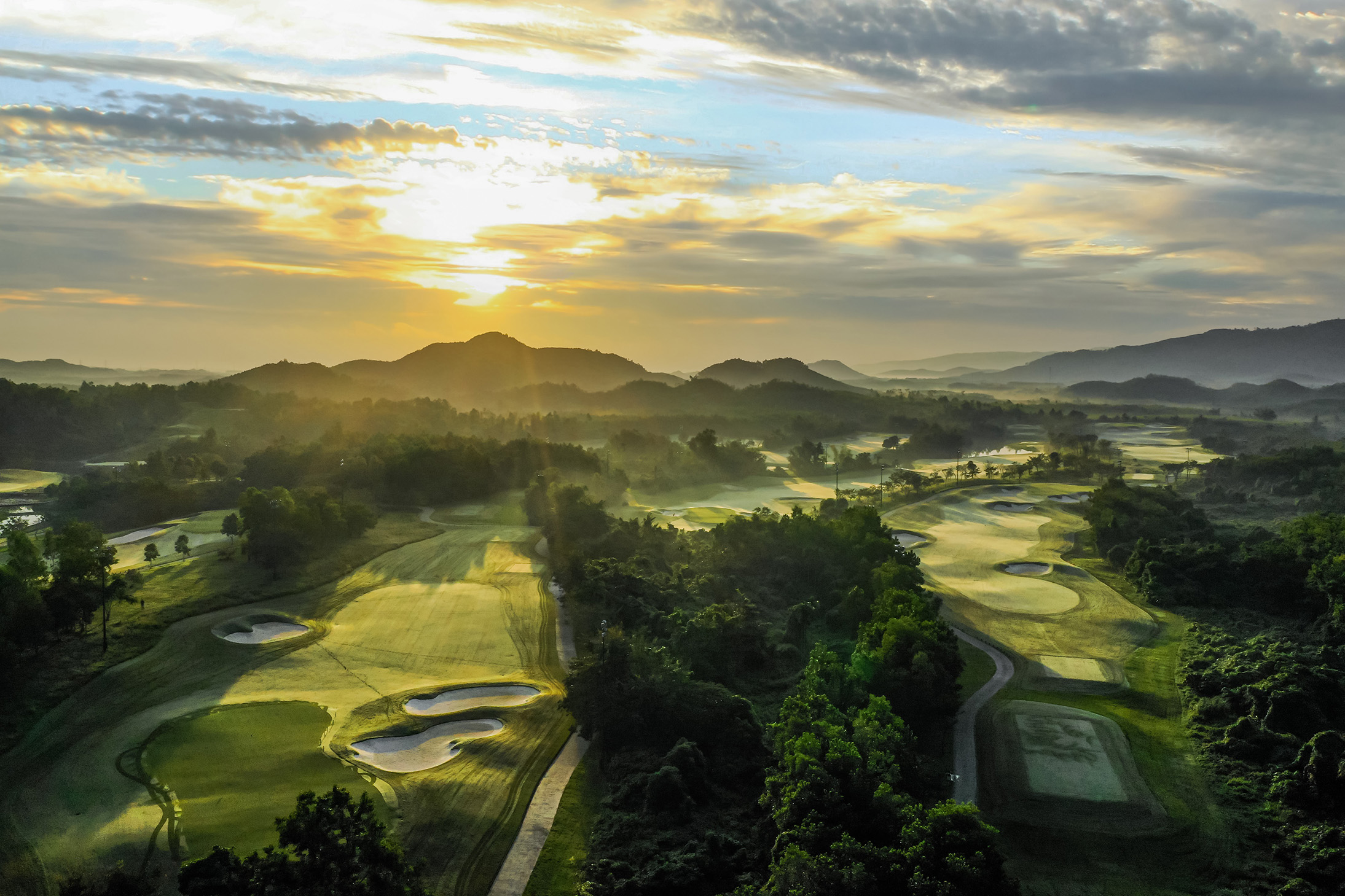 SNAP TASTE Vietnam Golf Coast Clubs Shine in Global Top 100 Golf