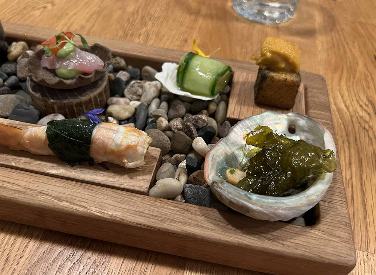 Crowded Beach paired with Tamano Hikari, Bizen Omachi, Junmai Daiginjo at Kali Restaurant in Los Angeles (Photo by Julie Nguyen)