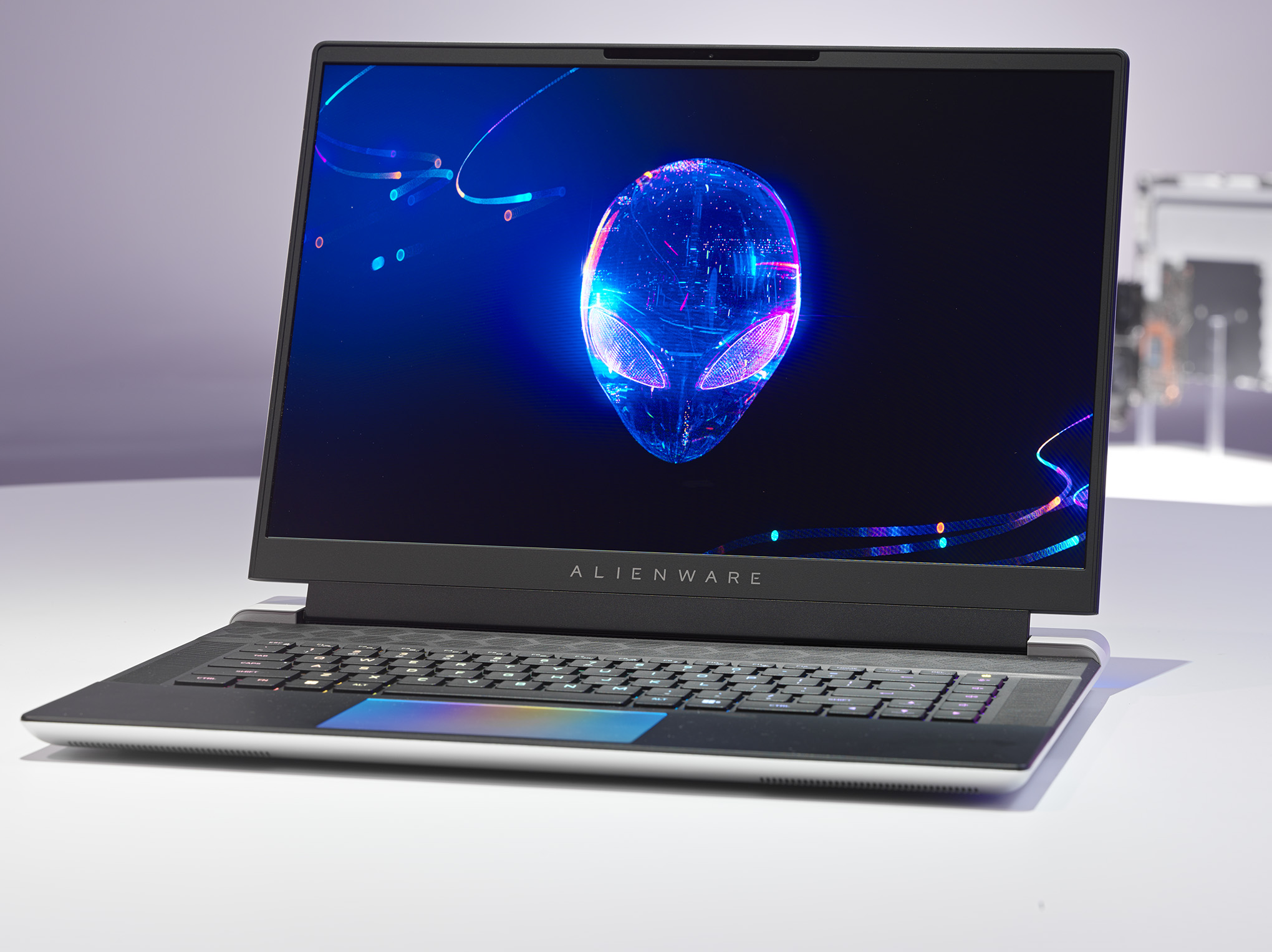 Alienware x16 R2