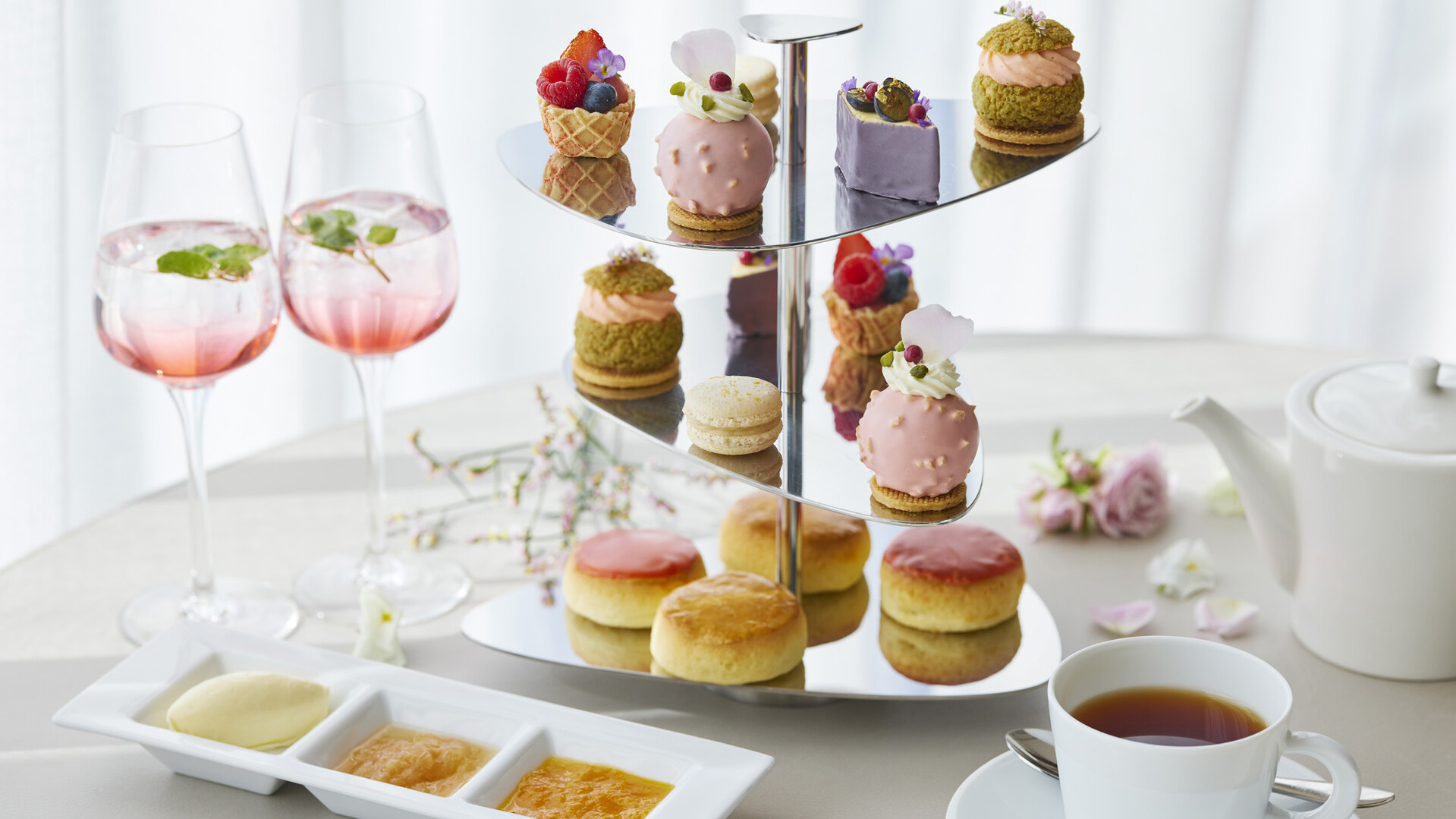 Flower Afternoon Tea at MAISON MARUNOUCHI
