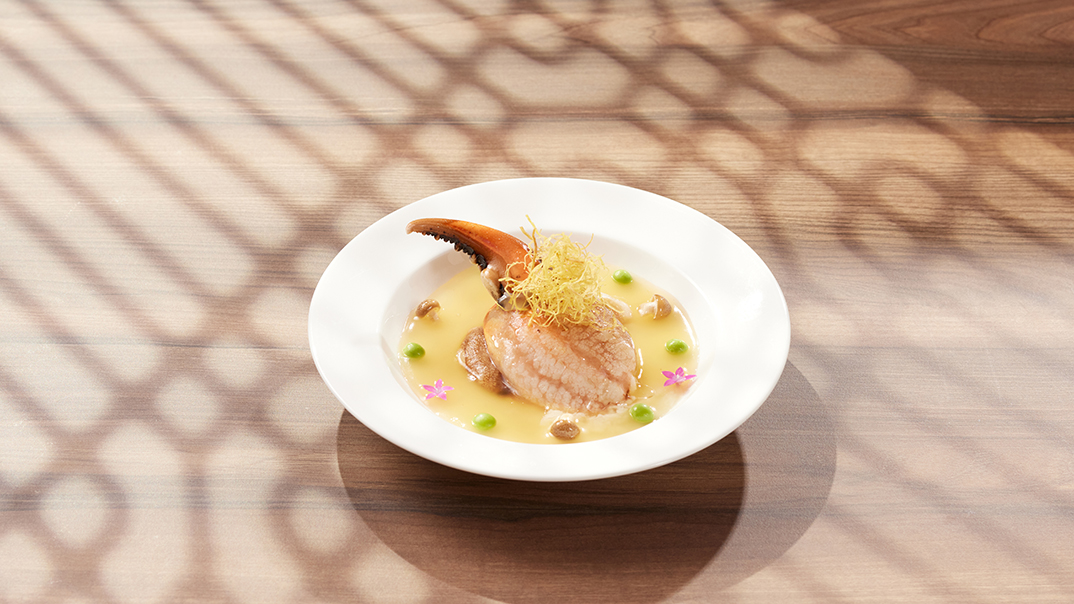 Steamed Black Crab Claw