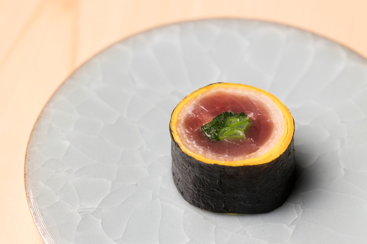 Lightly seared bonito roll