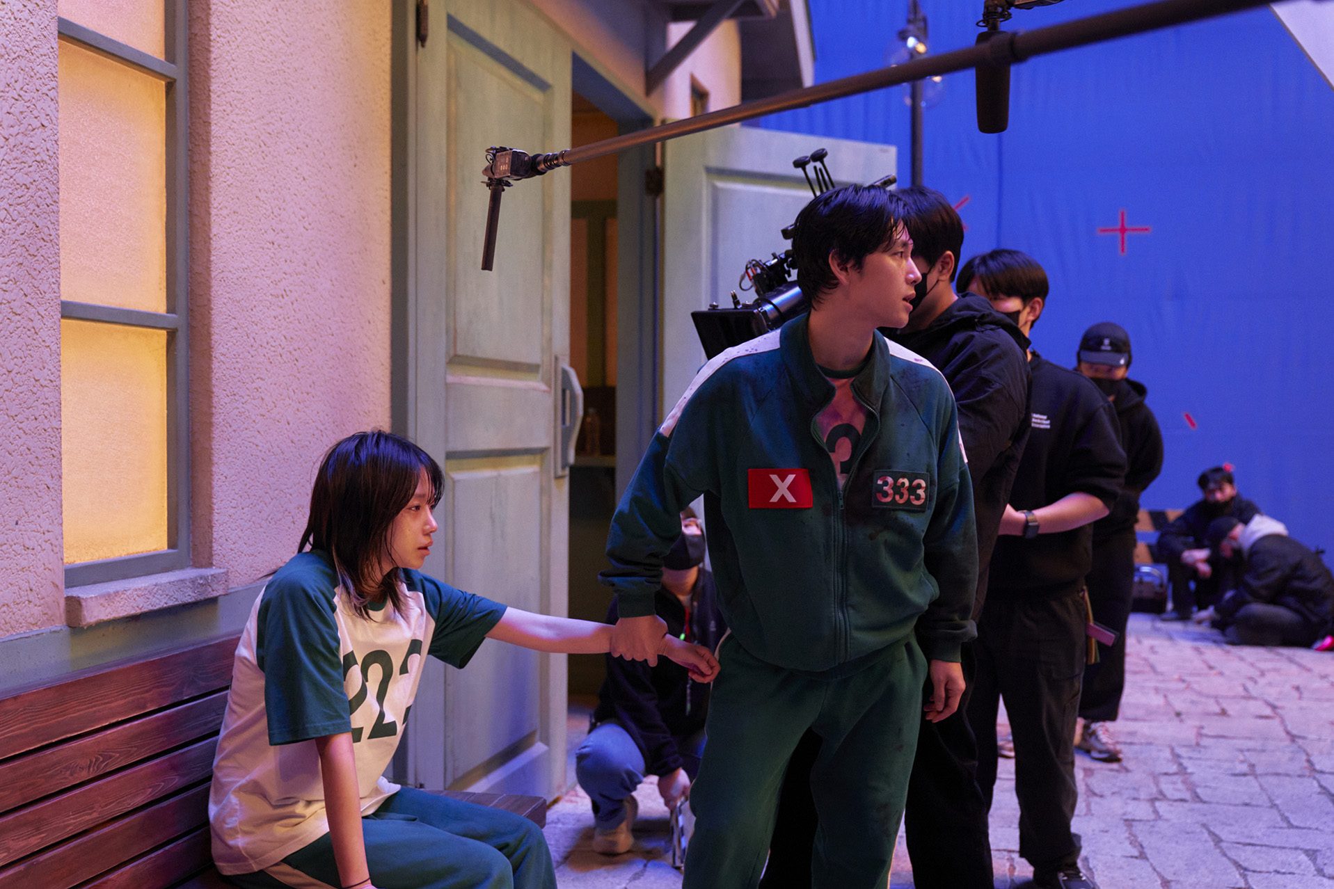 Squid Game S3 (L to R) Jo Yu-ri as Jun-hee, Yim Si-wan as Myung-gi in Squid Game S3 Cr. No Ju-han/Netflix © 2025