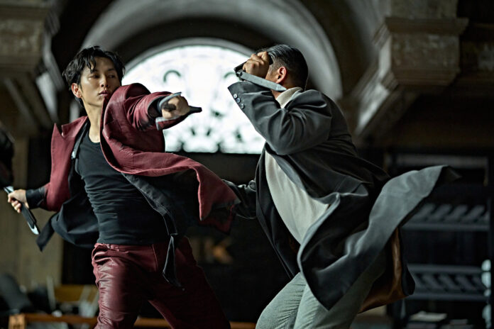 Mantis(L to R) Yim Si-wan as Lee Han-ul, Jo Woo-jin as Dokgo in Mantis.