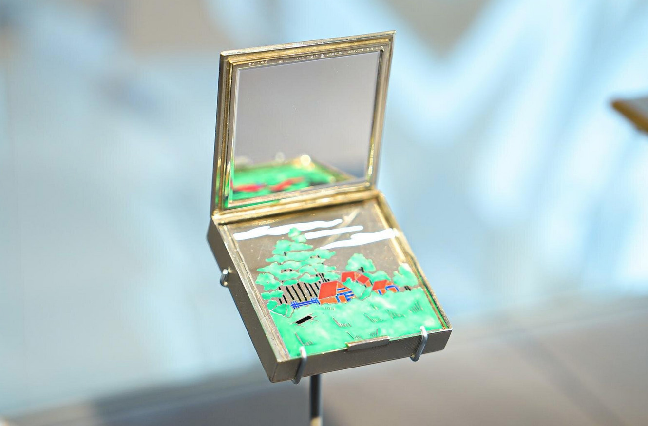 “Landscape Powder Case,” 1930, Van Cleef & Arpels Collection