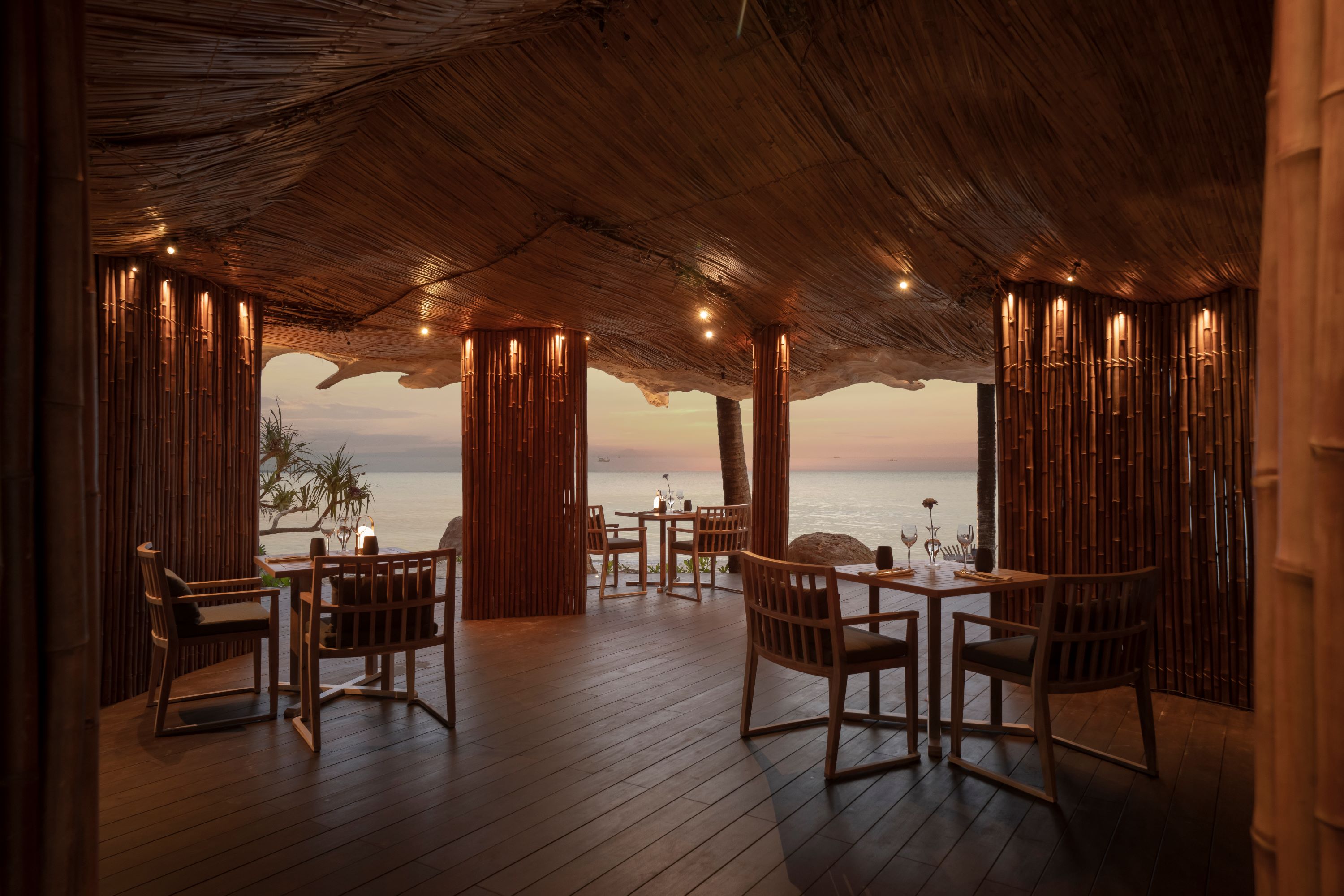 Regent Phu Quoc Aqua Bar and Lounge