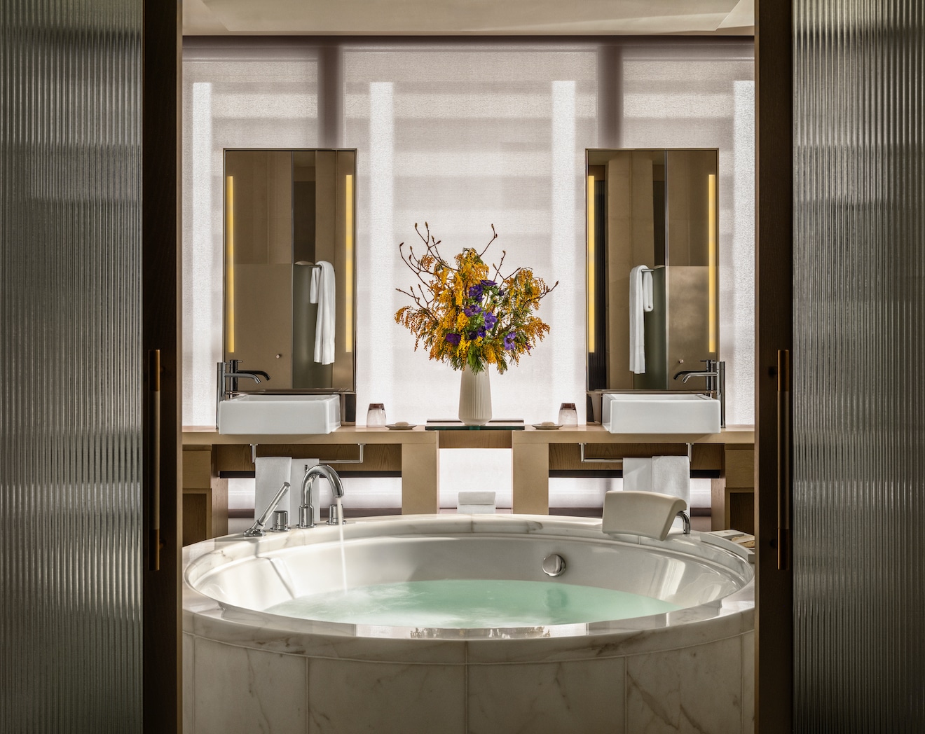 Mandarin Oriental The Landmark, Hong Kong Suite