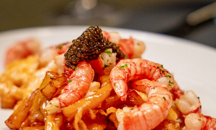 LUZ Bangkok Tapas Bar A special Viva La Fiesta: Ladies’ Night menu features Huevos Rotos con Gambas al Ajillo y Caviar, a Spanish classic presented tableside by Chef Nacho comprising crispy potatoes, tender prawns, and caviar, and finished with fried eggs. LUZ Bangkok Tapas Bar